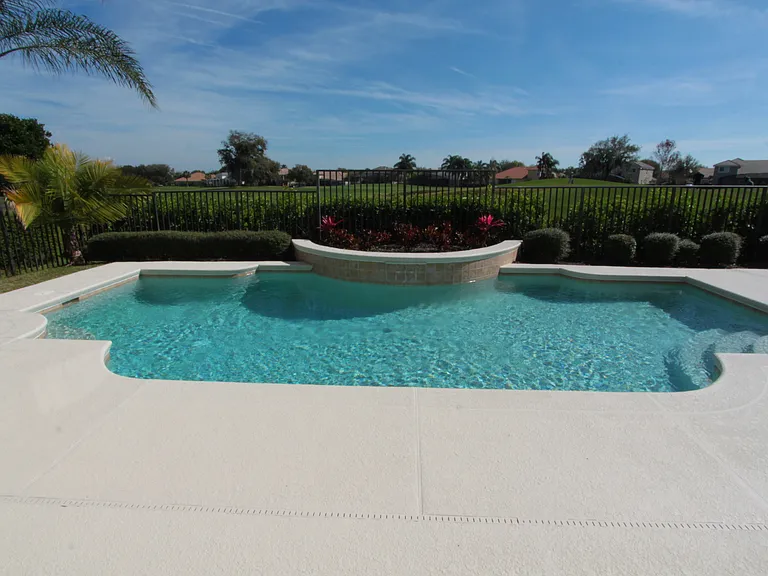 2521 Roat Dr — Photo 2