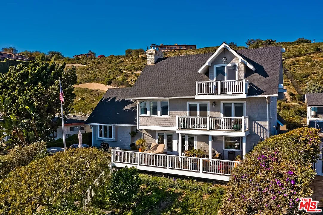 3 bed, 3.5 bath, 4000 sqft, $40,000 — Photo 4