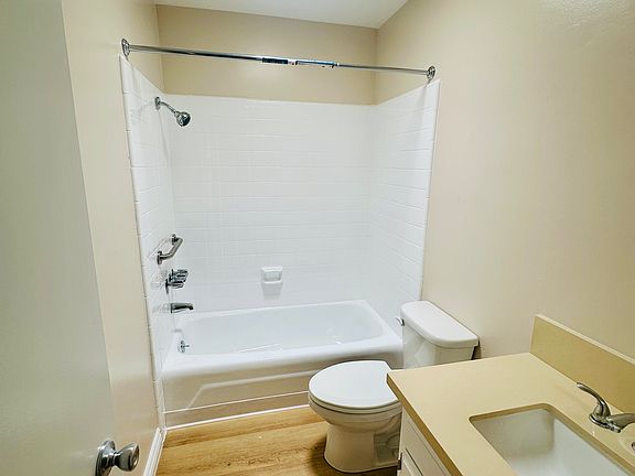 5th image of 11918 Louise Ave APT 5