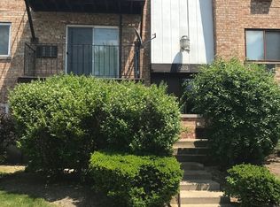 833 W College Blvd APT 202, Addison, IL 60101