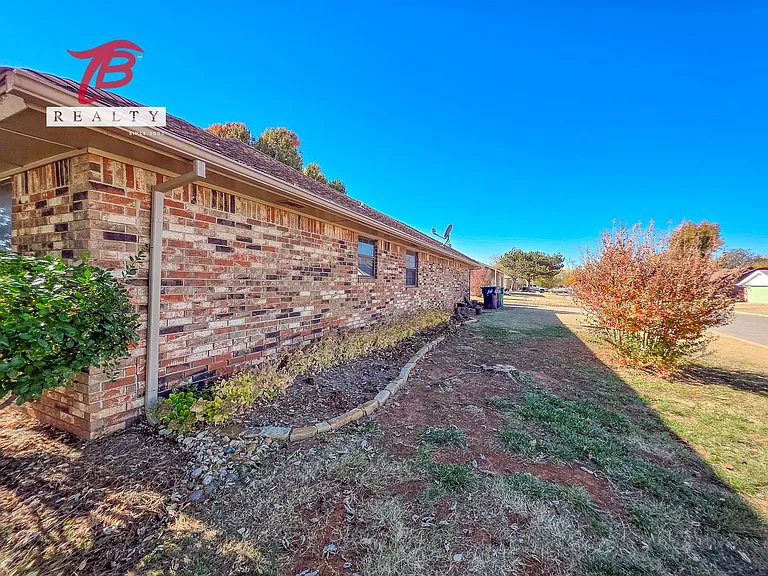 6811 Lyrewood Ln — Photo 6