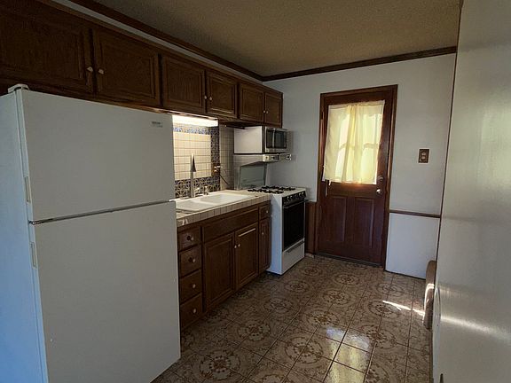 4th image of 42060 Parkmont Dr