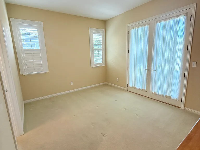 128 Regent Dr — Photo 15