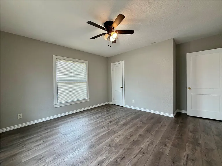 1214 W 5th St — Photo 18