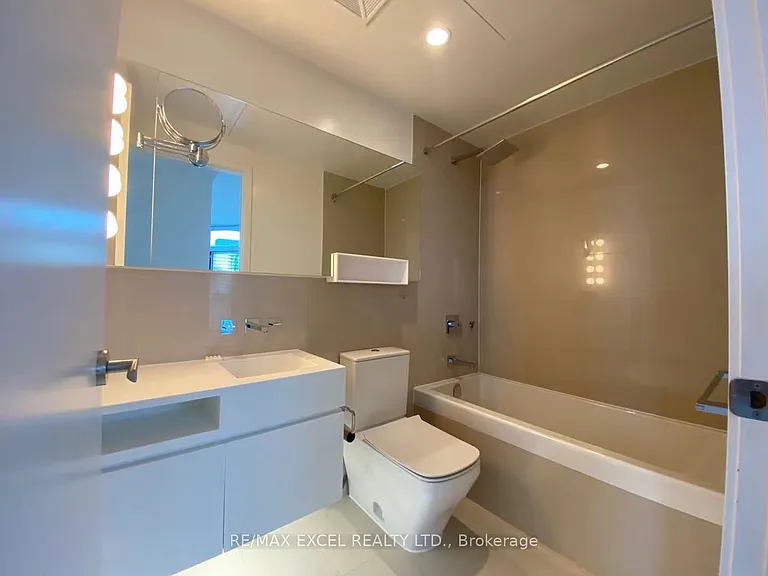 45 Charles St E #3312 — Photo 25