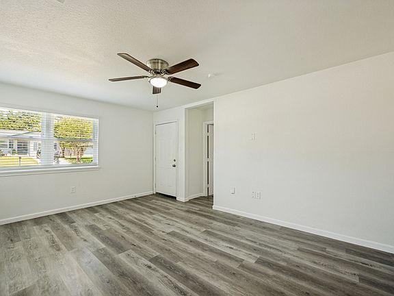 2nd image of 411 Hillcrest St