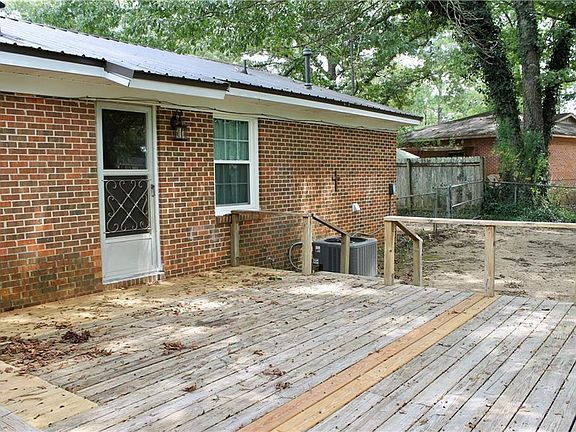 3rd image of 2602 Poplar St #2020-09-12