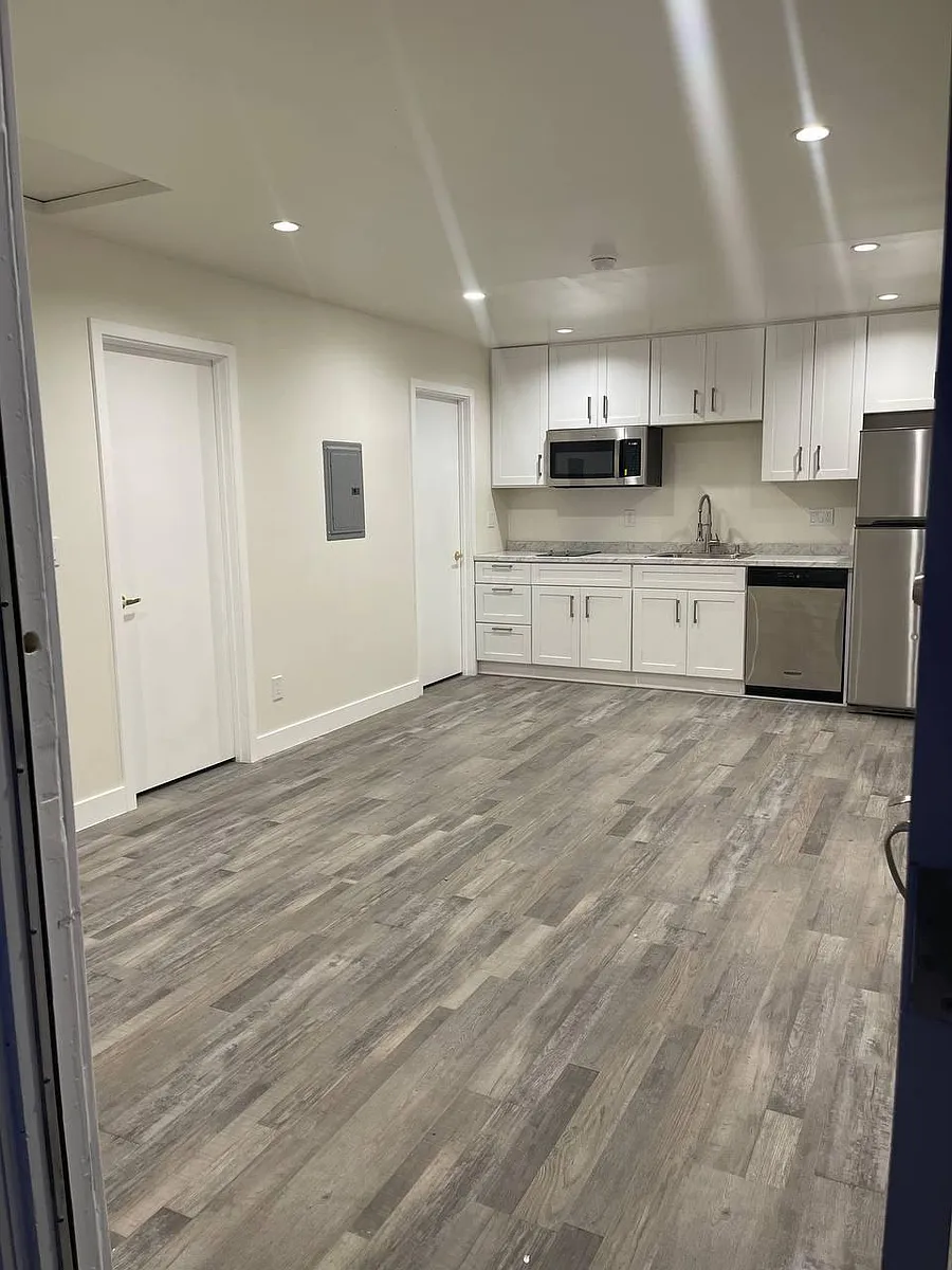 Building Photo - 7826 Fallbrook Ave #7826