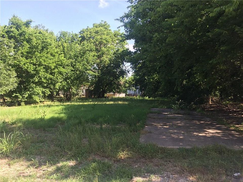 2nd image of 920 W 9th St