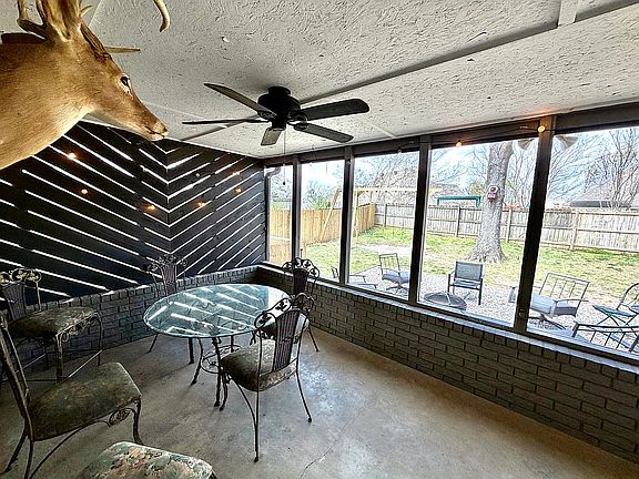 3rd image of 450 Ludlow Dr