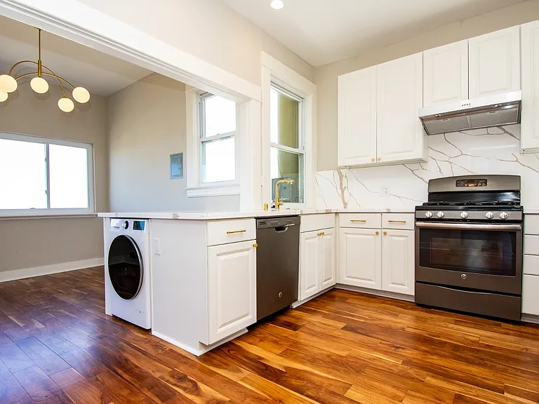 1 Hoffman Ave #C — Photo 9