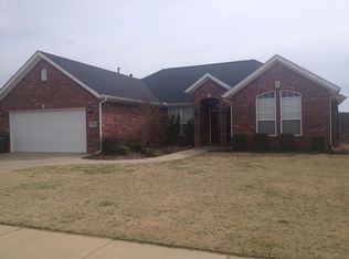 3185 W Thornbrook St, Fayetteville, AR 72704
