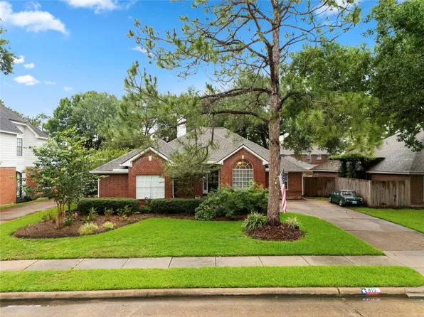 815 Maplewood Falls Ct, Houston, TX 77062