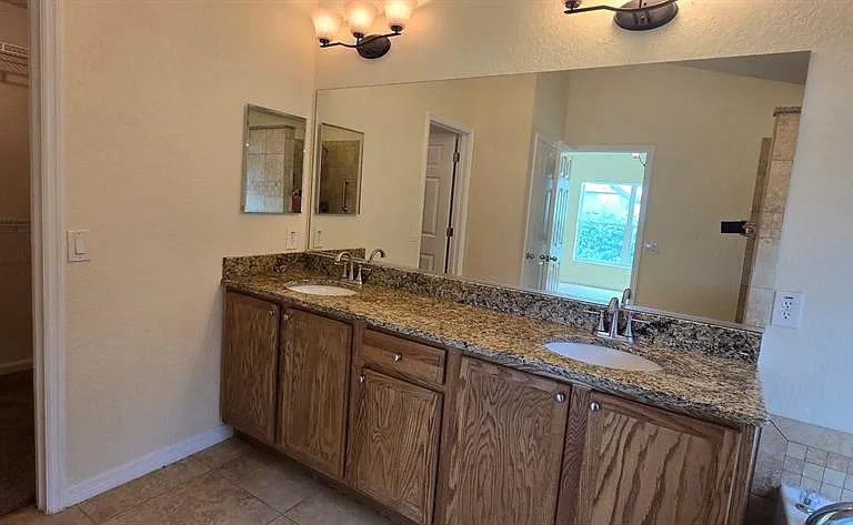 4085 SW 49th Ave — Photo 18