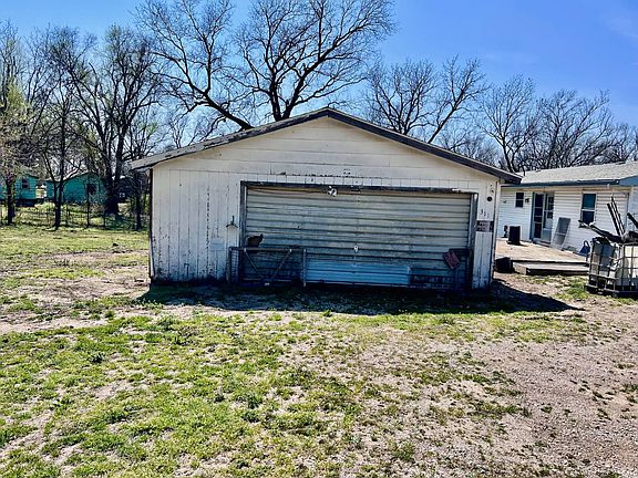 3rd image of 311 Main St