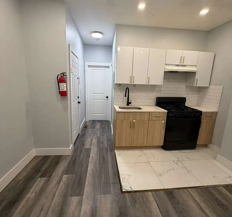 235 2nd St #1L