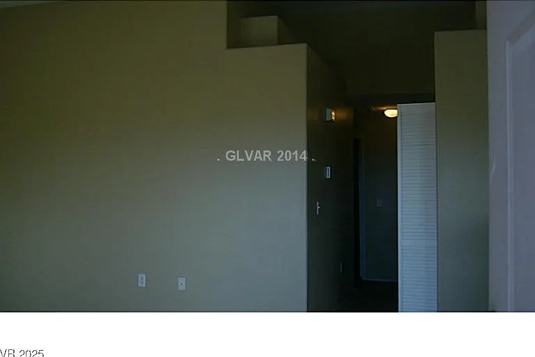 2050 N Los Feliz St #168 — Photo 28