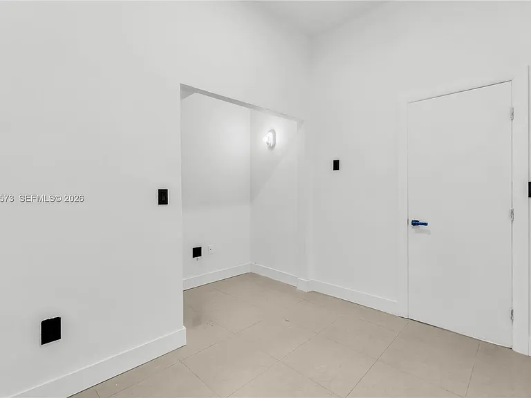 1011 SW 7th St #2 — Photo 17