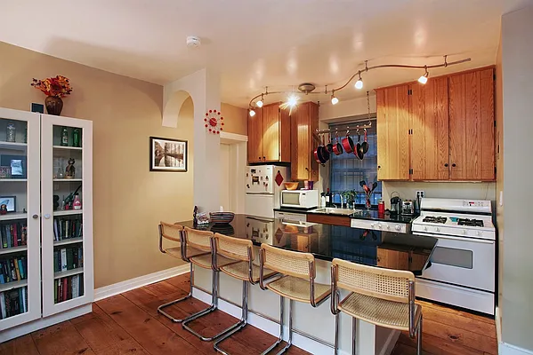 Rented by Corcoran | media 2