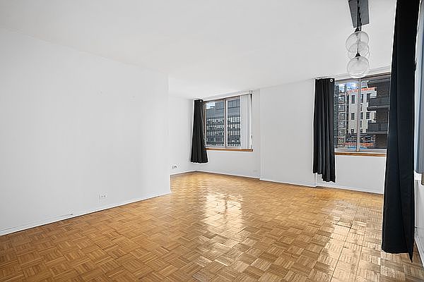 1st image of 235 E 40th St APT 19H