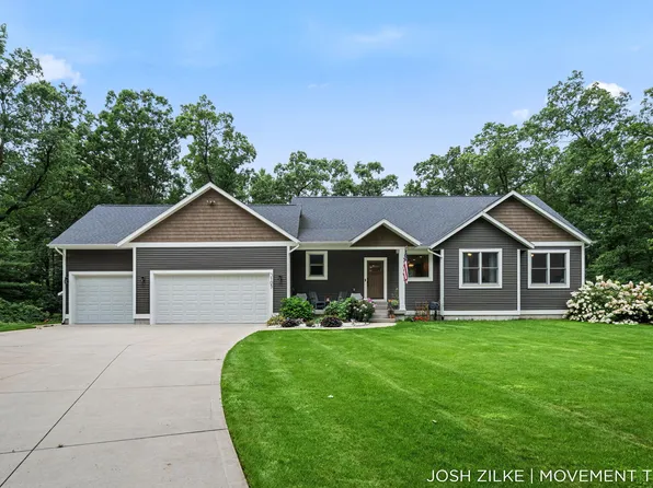3105 Jamestown Ln, Fruitport, MI 49415