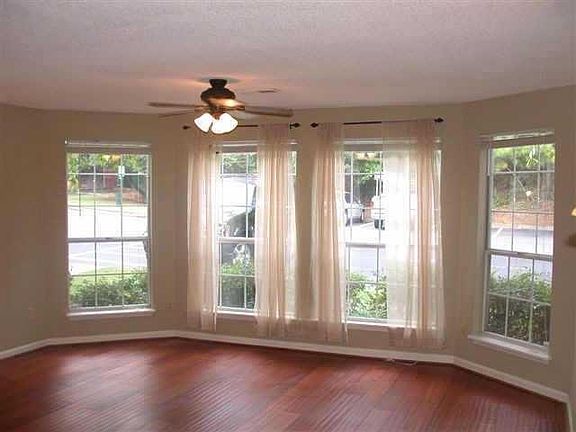 3rd image of 706 Cypress Pointe St