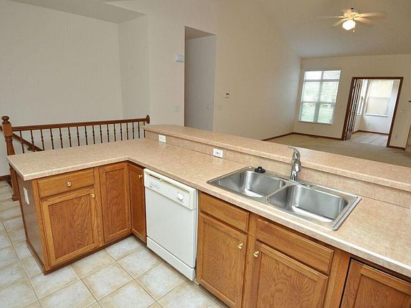 3rd image of 123 Pebble Creek Dr