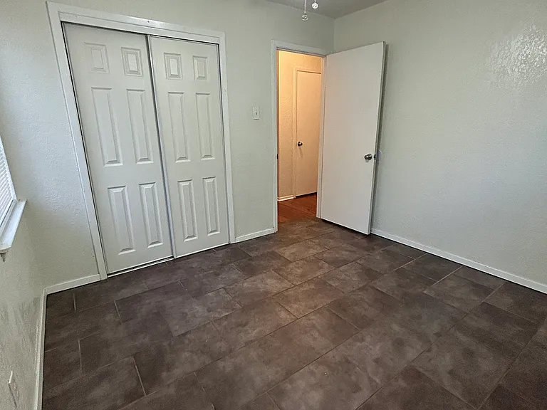 401 Lena Ln — Photo 11
