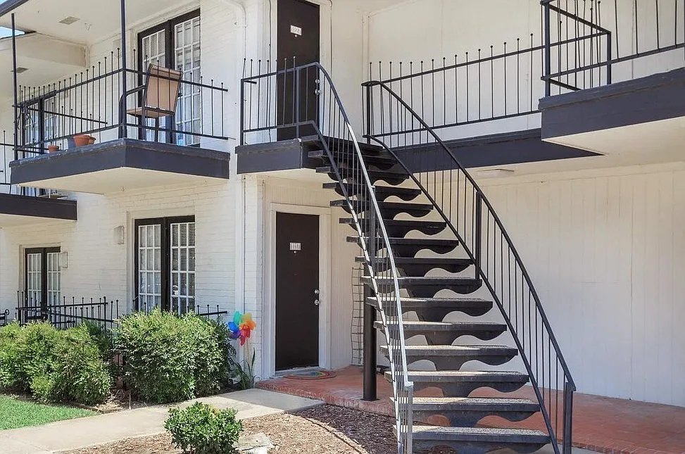 Renaissance Gardens Apartments — Photo 3