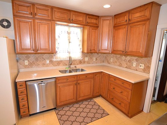 5th image of 5801 S 108th St
