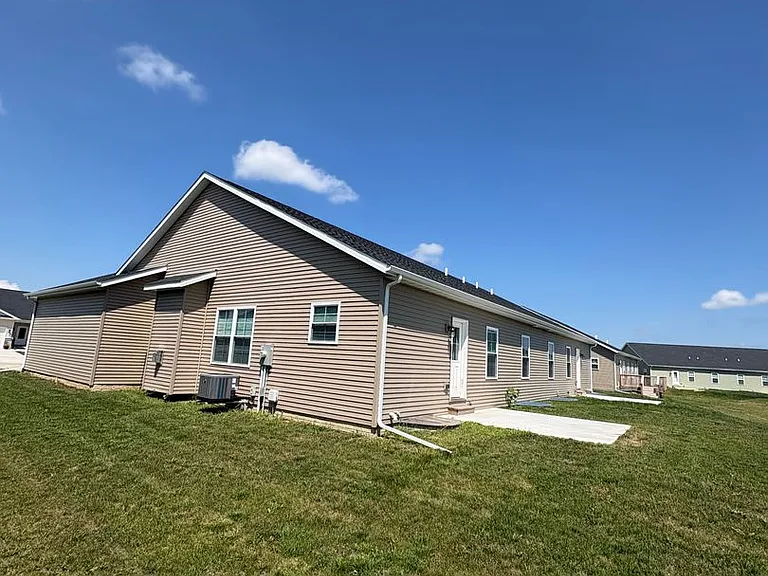 701 Stephanie Ct — Photo 18