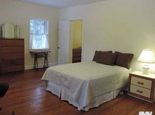 43 Foxhurst Rd, Dix Hills, NY 11746