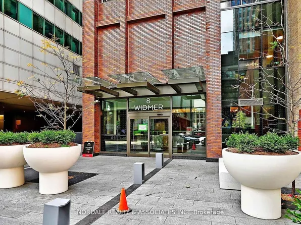 8 Widmer St #1512, Toronto, ON M5V 0W6