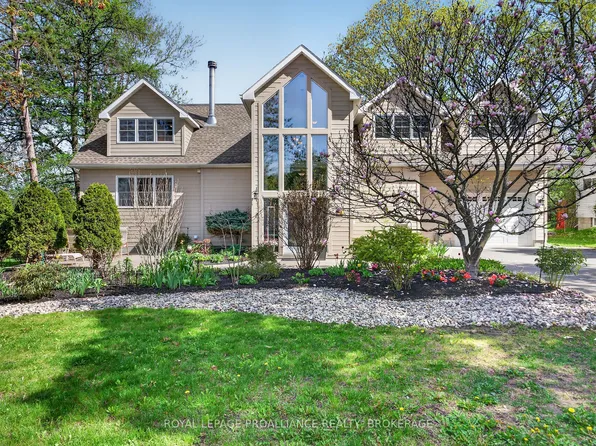 9 Grenville Cres, Kingston, ON K7M 3A9