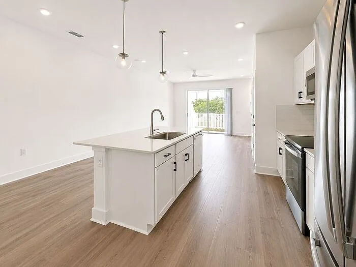 120 Thibault Trce — Photo 6