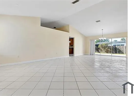 4 bed, 2073 sqft, $4,900 — Photo 3