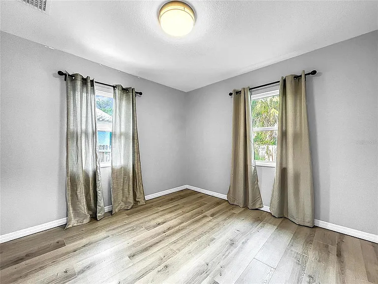 6809 S Himes Ave — Photo 2