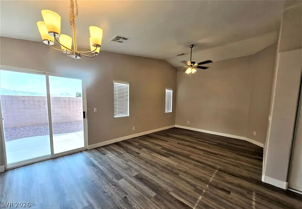 3 bed, 2.0 bath, 1448 sqft, $1,355 — Photo 3