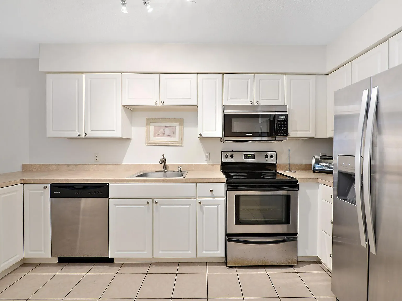 3 bed, 1600 sqft, $2,000 — Photo 3