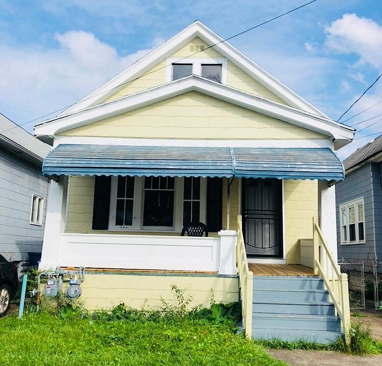 1st image of 251 Roslyn St #2
