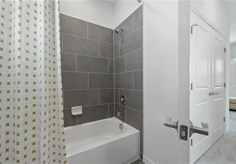 628 Devon Aly — Photo 11