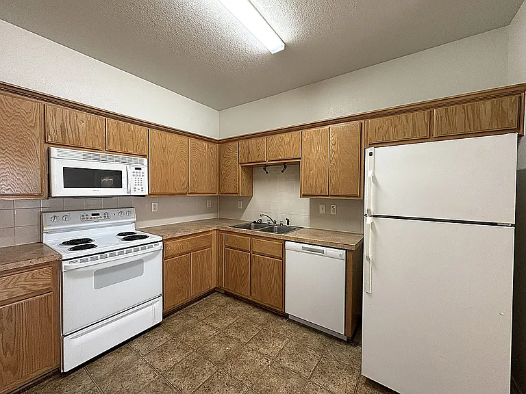 2706 Ashley Dr — Photo 8