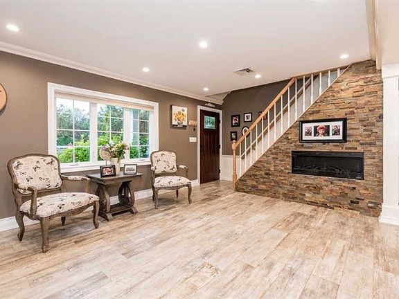 4th image of 1 Princeton Ct