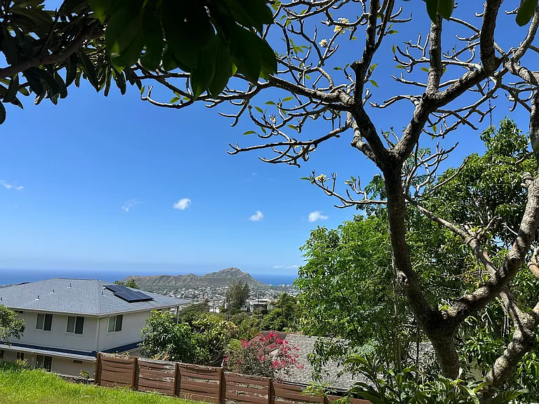 Mariposa Dr — Photo 17