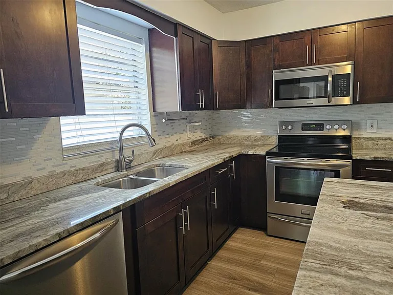 3128 W Varn Ave — Photo 4