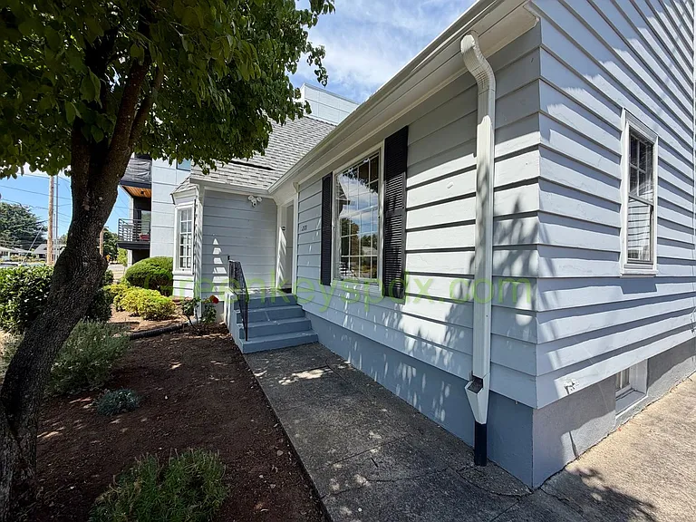2101 N Rosa Parks Way — Photo 6
