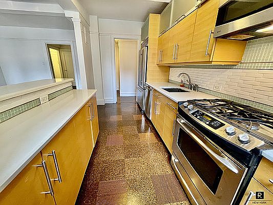 2nd image of 65 W 95th St APT 4E