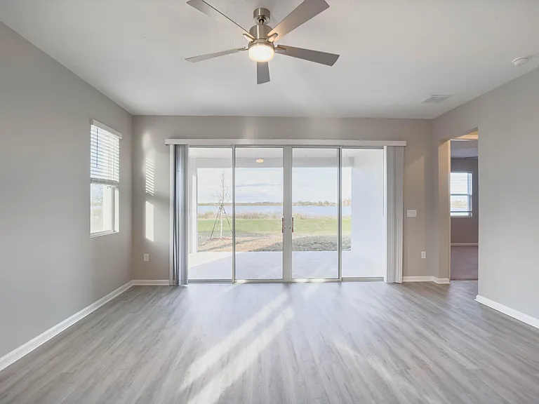 992 Griffon Ave — Photo 24
