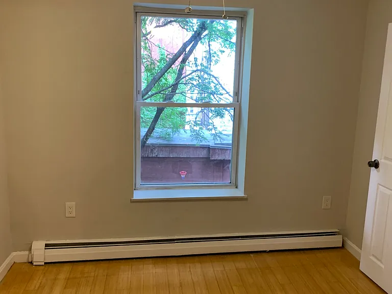 28 Fleet St #12A — Photo 9