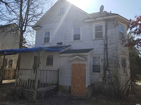 2nd image of 118 Oak St